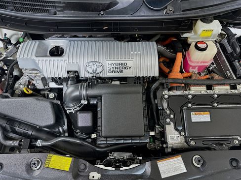 Used 2015 Toyota Prius Two FWD image 31
