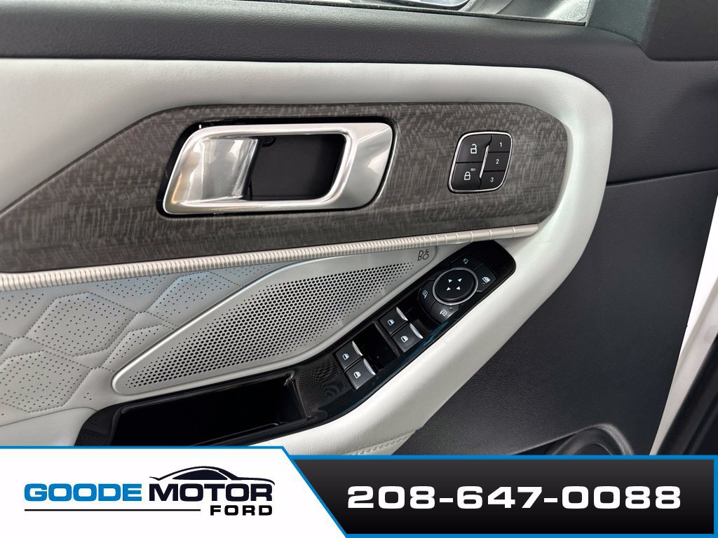 Used 2025 Ford Explorer Platinum w/ Ultimate Package AWD/4WD image 9