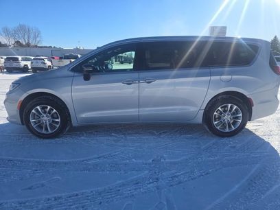 New 2026 Chrysler Pacifica Select