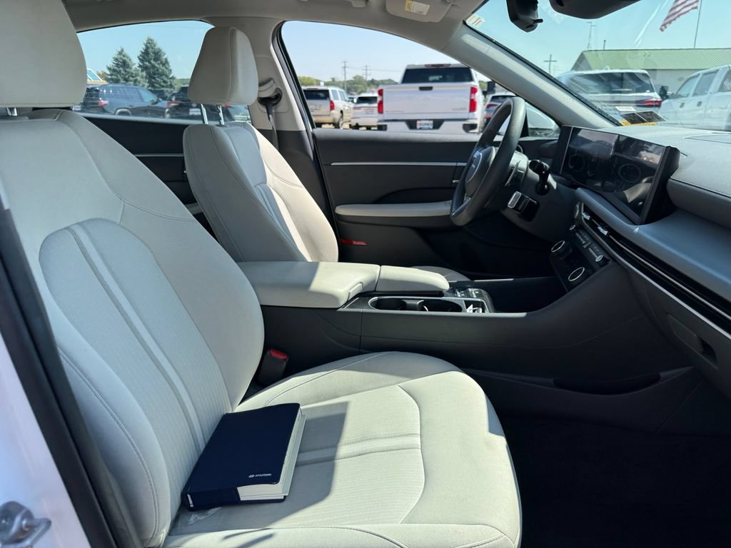 Used 2025 Hyundai Sonata SEL FWD image 41