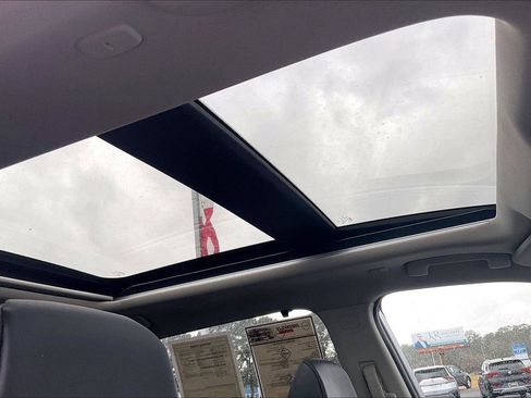 Used 2022 Nissan Rogue SV w/ SV Premium Package image 22