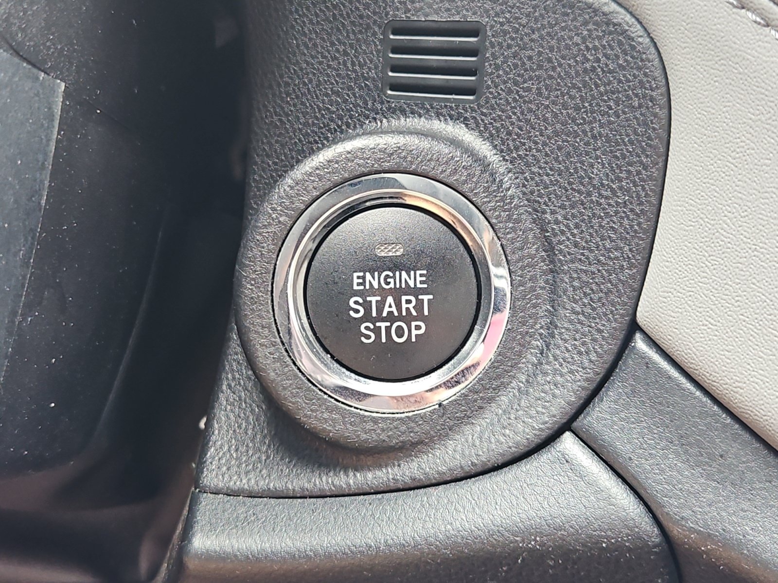 Used 2024 Subaru Outback Premium AWD/4WD image 19