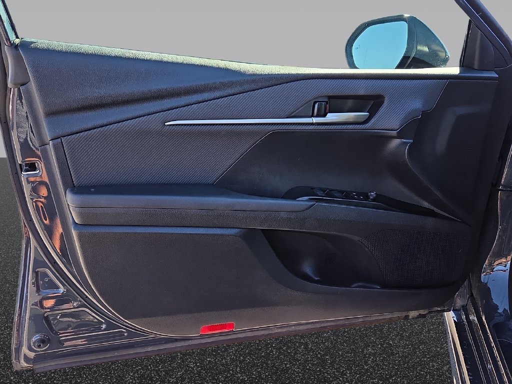 Used 2025 Toyota Camry SE FWD image 13