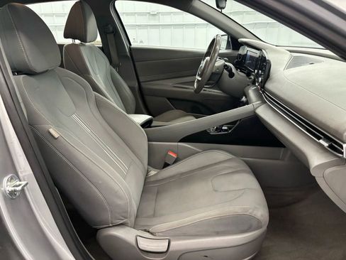 Used 2022 Hyundai Elantra SEL w/ Convenience Package FWD image 32