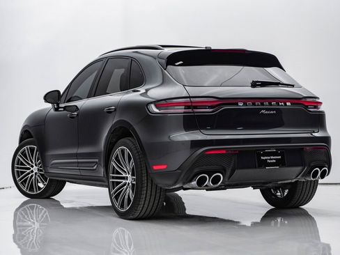 Certified 2024 Porsche Macan image 3