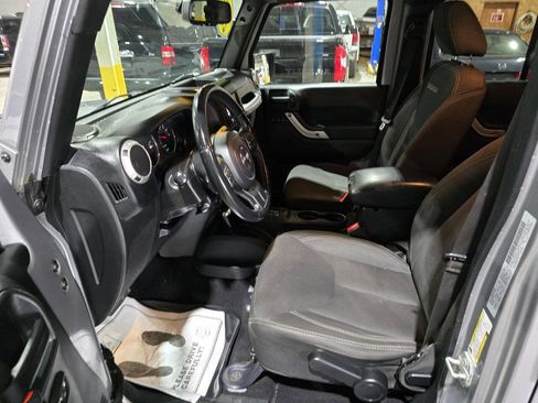 Used 2017 Jeep Wrangler Unlimited Sahara w/ Connectivity Group image 23