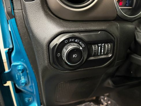 Used 2020 Jeep Wrangler Sport AWD/4WD image 9