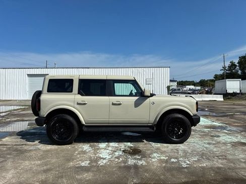 Used 2025 Ford Bronco Outer Banks AWD/4WD image 2
