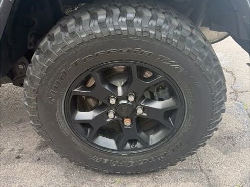 Used 2023 Jeep Wrangler Unlimited w/ Sun & Screen Package image 25