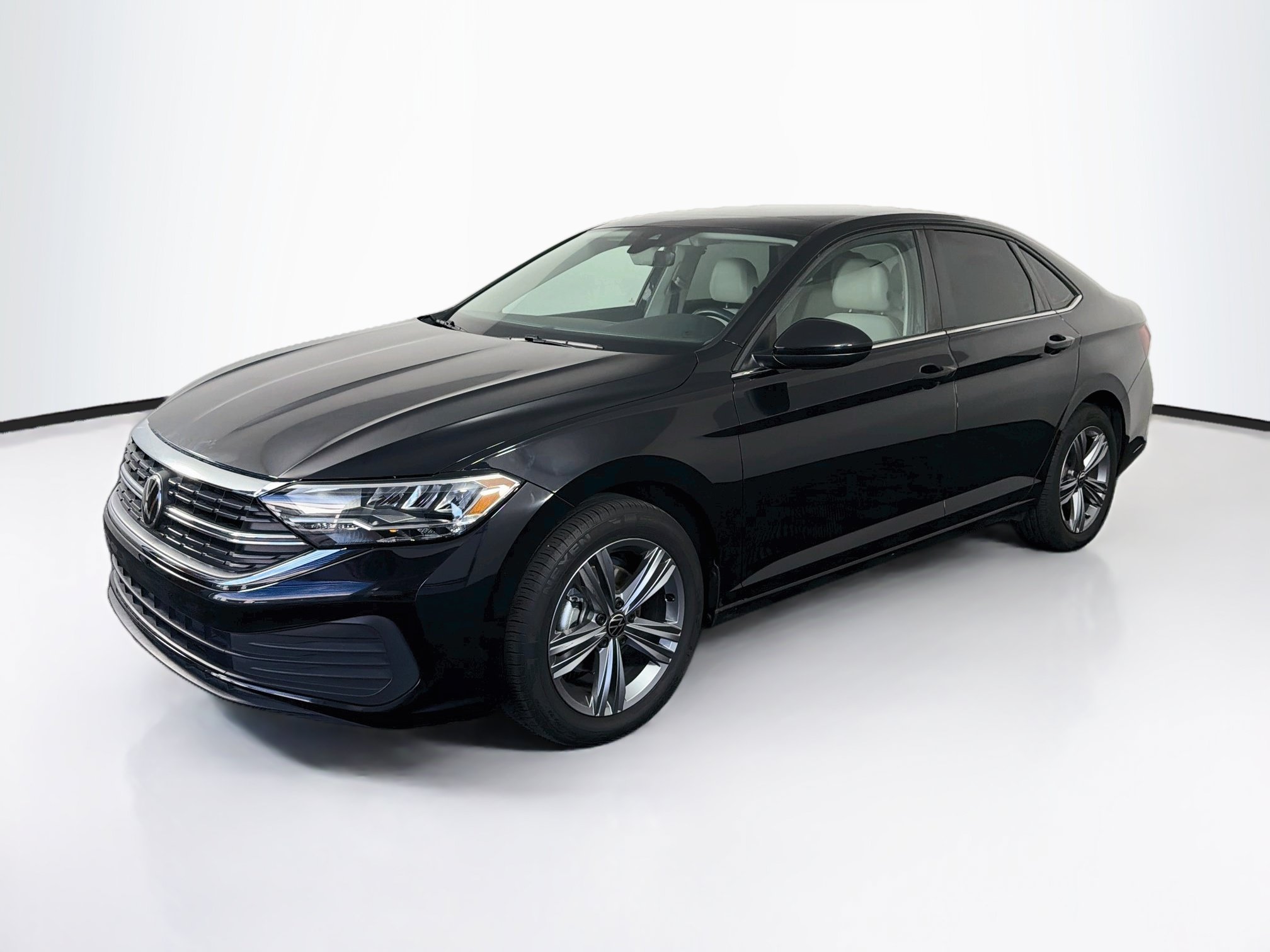 Used 2024 Volkswagen Jetta SE w/ Panoramic Sunroof Package FWD image 3