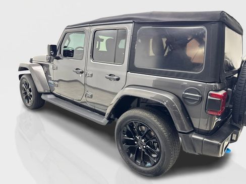 Used 2022 Jeep Wrangler Unlimited Sahara w/ Cold Weather Group AWD/4WD image 11