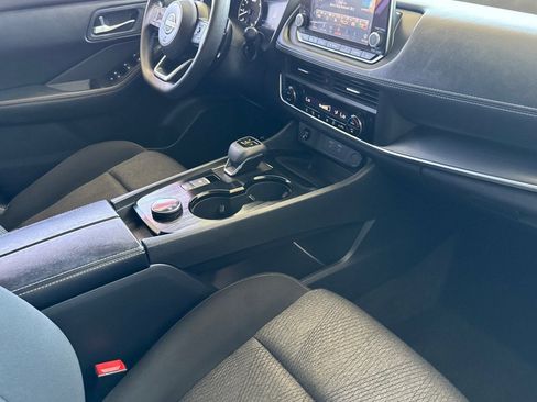 Used 2024 Nissan Rogue SV image 31