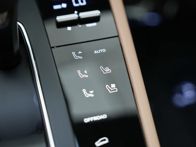Certified 2026 Porsche Macan AWD/4WD image 23