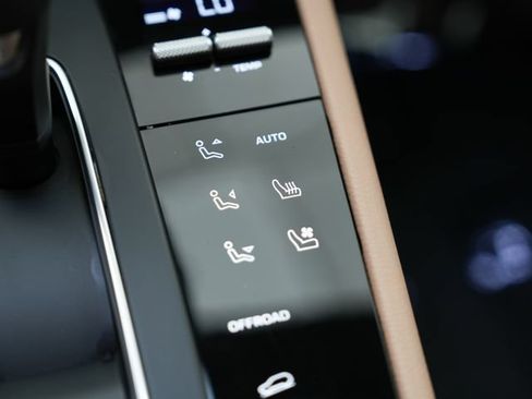 Certified 2026 Porsche Macan AWD/4WD image 23