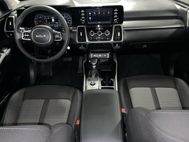 Used 2023 Kia Sorento LX FWD image 9