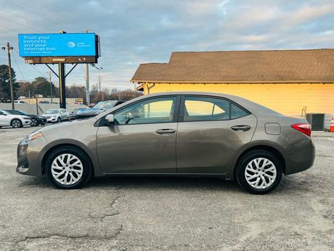 Used 2018 Toyota Corolla LE image 3