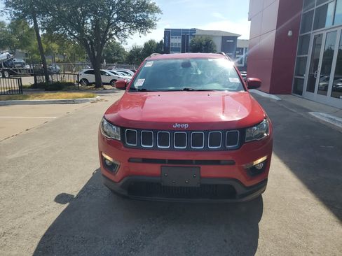 Used 2019 Jeep Compass Latitude w/ Cold Weather Group AWD/4WD image 8