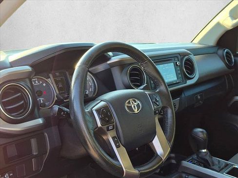 Used 2016 Toyota Tacoma SR5 RWD image 8