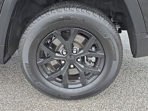 Used 2024 Jeep Grand Cherokee L Laredo image 10