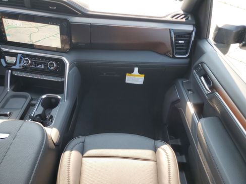 New 2025 GMC Sierra 2500 Denali image 16