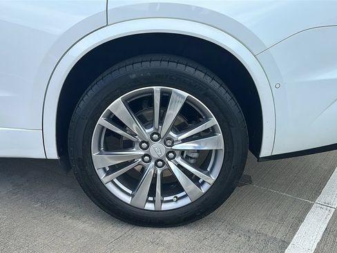 Used 2024 Cadillac XT6 Premium Luxury w/ Technology Package FWD image 18