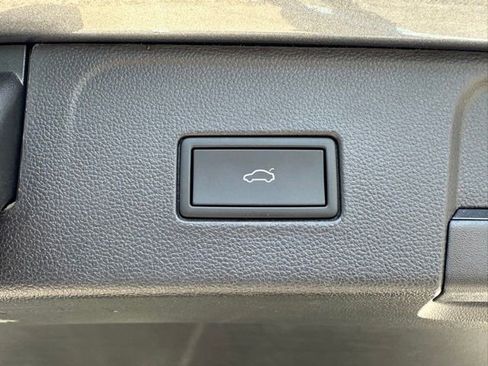 Used 2023 Volkswagen Atlas SE w/ Black Wheel Package AWD/4WD image 21