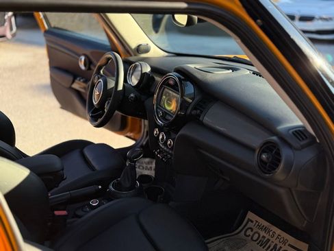 Used 2017 MINI Cooper 4-Door Hardtop image 31