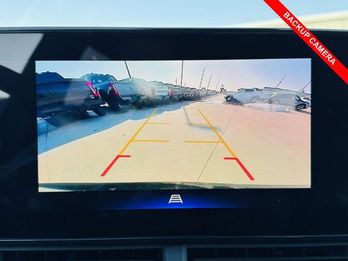 Used 2025 Chevrolet Trax LT w/ LT Convenience Package image 9