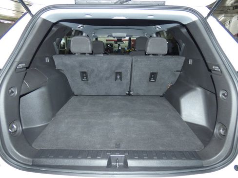Used 2023 Chevrolet Equinox LS w/ LS Convenience Package AWD/4WD image 6