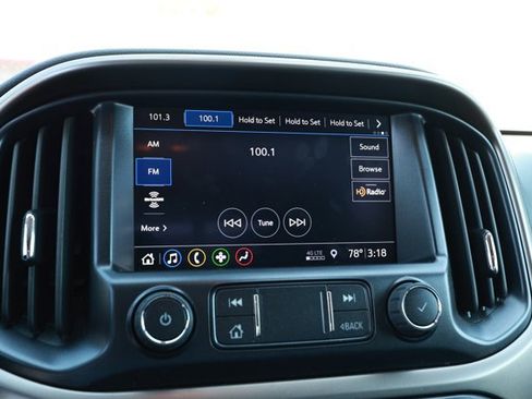 Used 2022 Chevrolet Colorado Z71 AWD/4WD image 16
