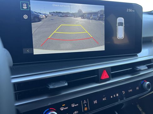 Used 2025 Kia Sorento S w/ Panoramic Sunroof Package image 6