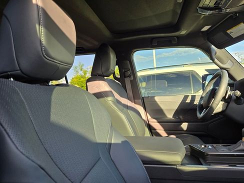 Used 2025 Lexus GX 550 w/ Accessory Package (2T) AWD/4WD image 21