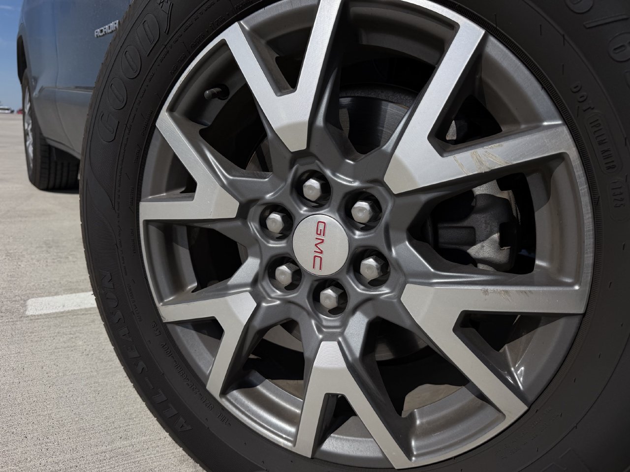 Used 2023 GMC Acadia SLT AWD/4WD image 9
