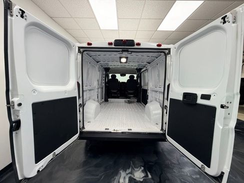 Used 2024 RAM ProMaster 2500 w/ Safety Group FWD image 7