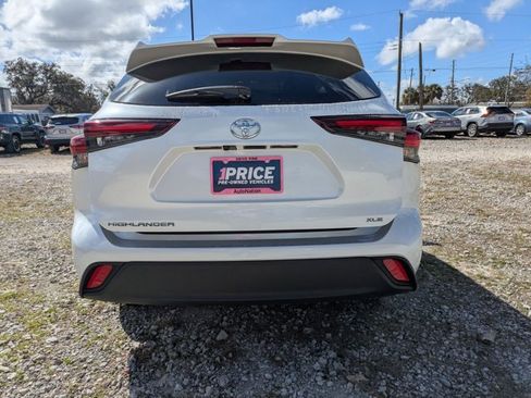Certified 2025 Toyota Highlander XLE image 7