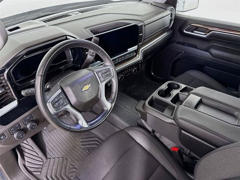 Used 2024 Chevrolet Silverado 1500 LT AWD/4WD image 11