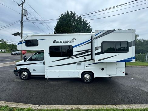 Used 2019 Chevrolet Express 4500 w/ RV Package RWD image 8