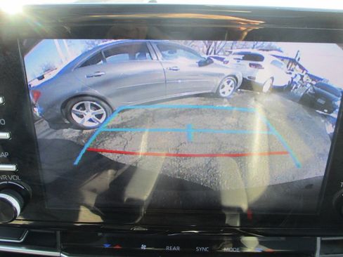 Used 2021 Toyota Sienna XLE image 11