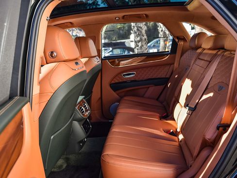 Used 2023 Bentley Bentayga Azure image 21