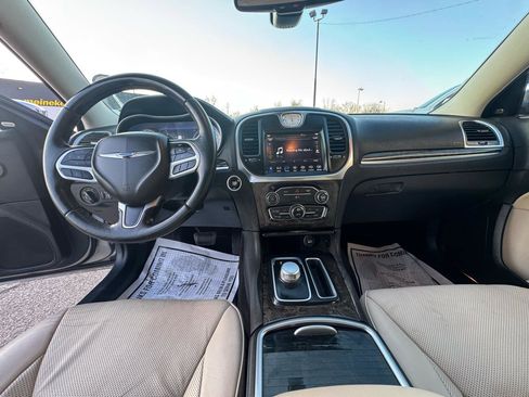 Used 2018 Chrysler 300 Limited image 15