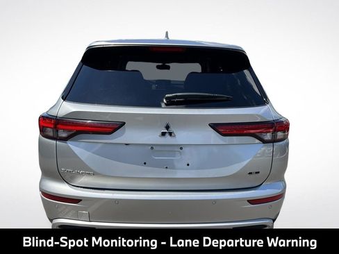 Used 2023 Mitsubishi Outlander SE AWD/4WD image 8