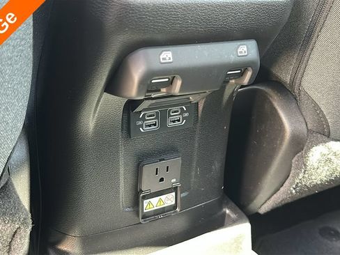 Used 2025 Jeep Wrangler Unlimited Sahara AWD/4WD image 27
