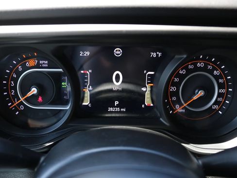 Used 2024 Jeep Wrangler Unlimited Rubicon AWD/4WD image 29