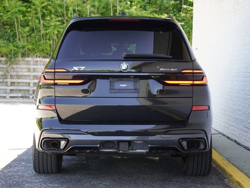 Used 2024 BMW X7 xDrive40i w/ M Sport Package AWD/4WD image 6