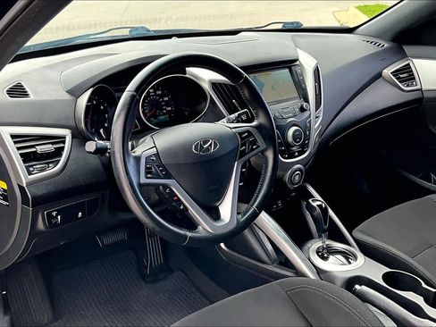 Used 2017 Hyundai Veloster Value Edition image 17