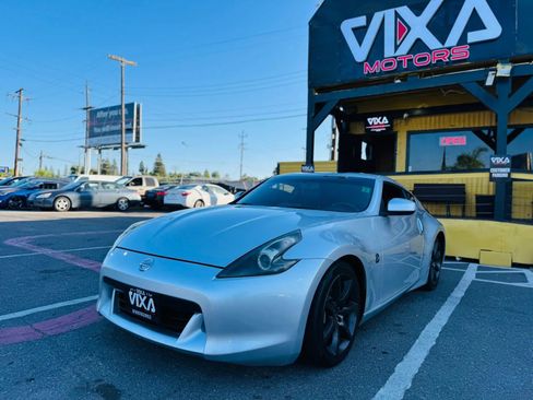 Used 2009 Nissan 370Z Touring w/ Sport Pkg RWD image 1