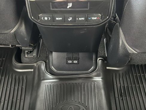 Used 2023 Toyota Highlander LE image 15