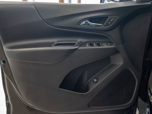 Used 2020 Chevrolet Equinox LT w/ Driver Convenience Package FWD image 8