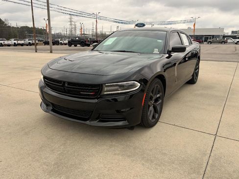 Used 2020 Dodge Charger SXT w/ Blacktop Package image 1