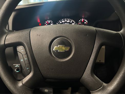 Used 2024 Chevrolet Express 2500 2500 image 22